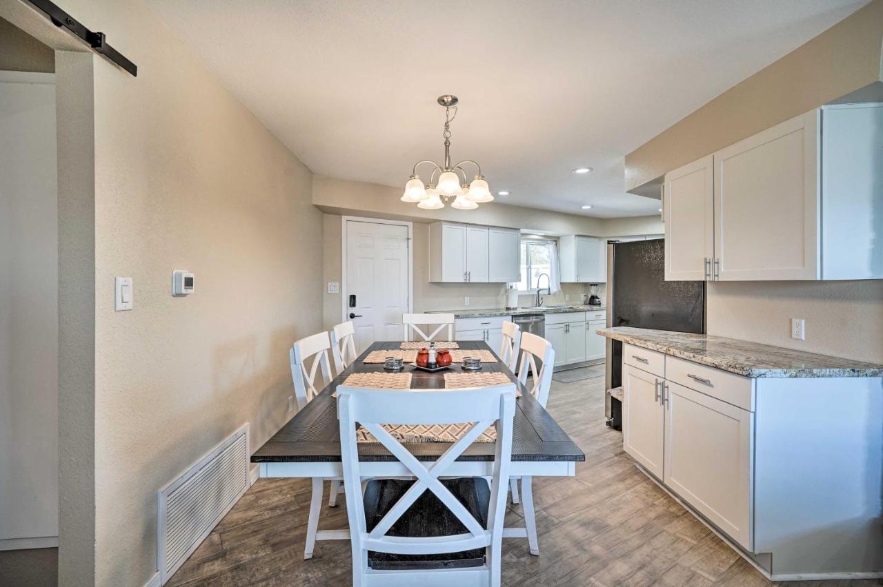 Lake Havasu Family Retreat With Patio And Game Room レイク・ハヴァス・シティ エクステリア 写真