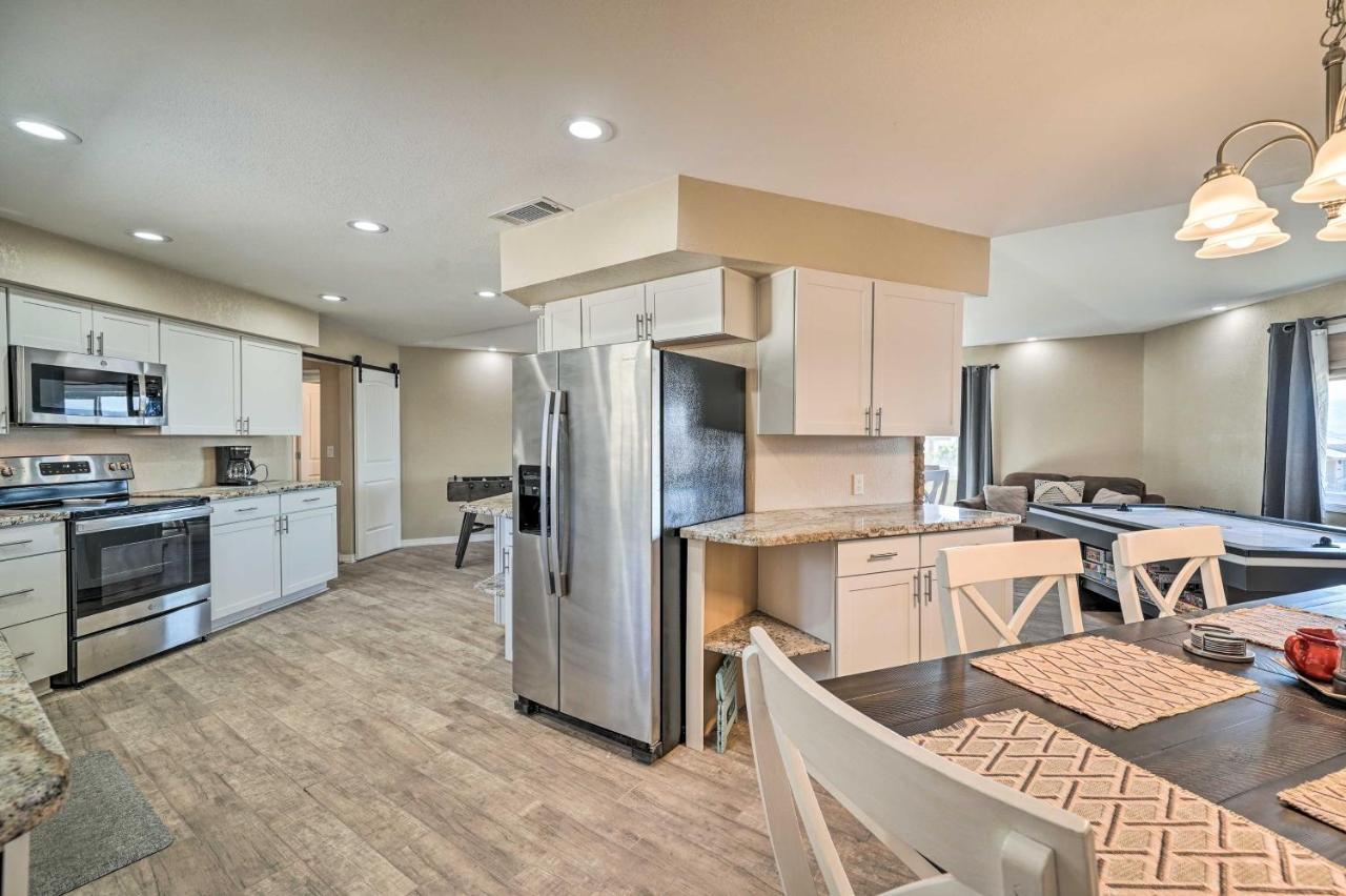 Lake Havasu Family Retreat With Patio And Game Room レイク・ハヴァス・シティ エクステリア 写真